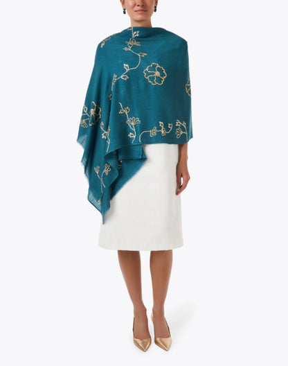 turquoise-embroidered-merino-wool-scarf_extra_1.jpeg
