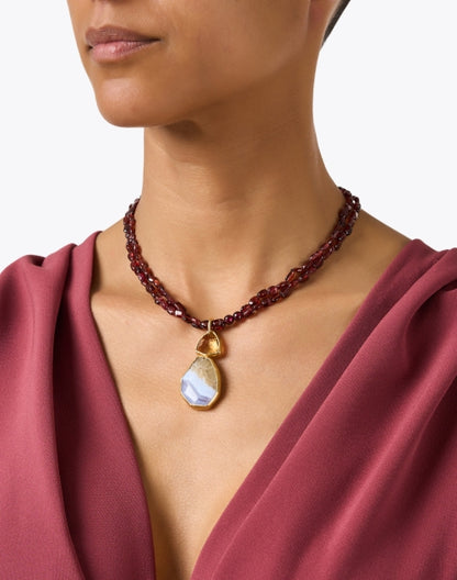 garnet-beaded-pendant-necklace_look.jpeg