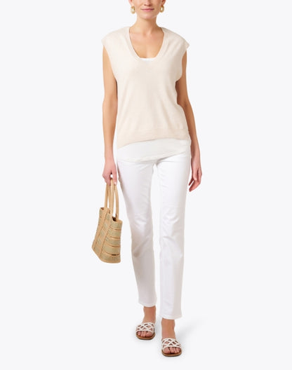 leia-beige-sweater-vest-with-white-underlayer_look.jpeg