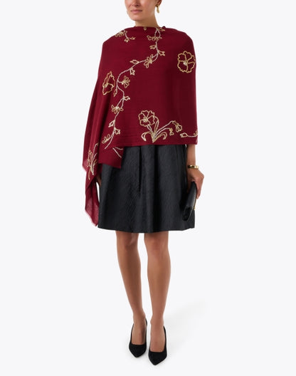 red-embroidered-merino-wool-scarf_extra_1.jpeg