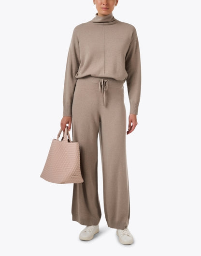 josef-taupe-cashmere-pant_look.jpeg