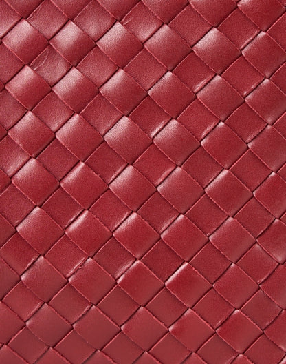 marni-red-woven-leather-shoulder-bag_fabric.jpeg