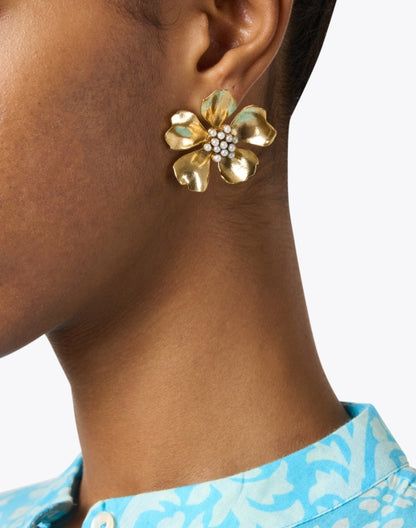 gold-and-pearl-tropical-flower-stud-earrings_look.jpeg