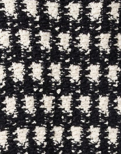 houndstooth-black-and-white-sweater_fabric.jpeg