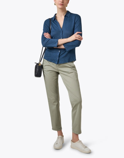 blue-stretch-linen-shirt_look.jpeg