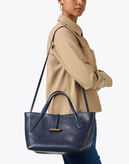 petite-penne-navy-leather-tote-bag_look.jpeg