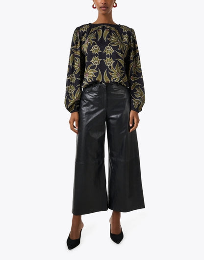 ayla-black-floral-print-blouse_look.jpeg