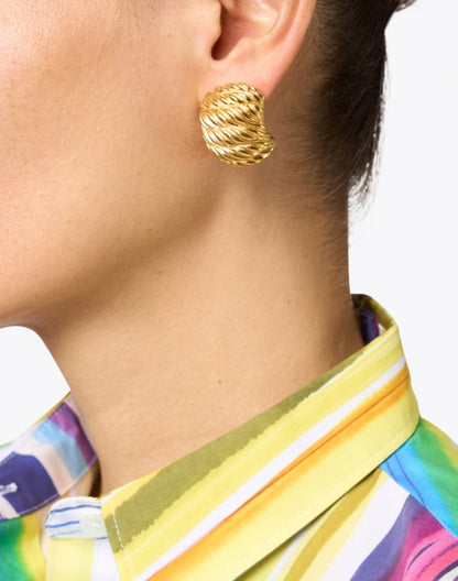 gold-textured-clipon-stud-earrings_look.jpeg