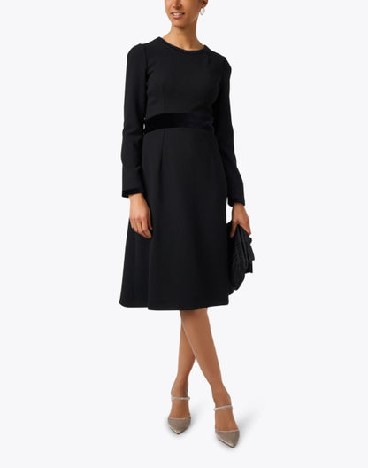 thandie-black-wool-crepe-dress_look.jpeg