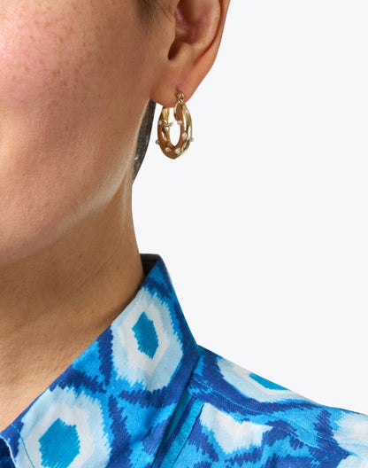 gold-and-pearl-hoop-earrings_look.jpeg