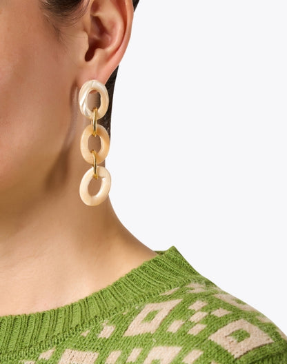 natural-pearl-chain-drop-earrings_look.jpeg