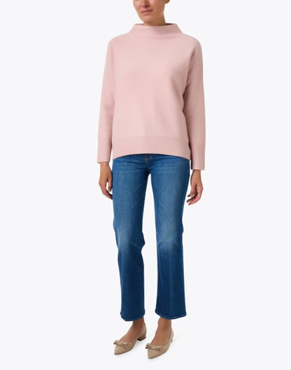 the-kick-it-flood-blue-straight-leg-jean_look.jpeg