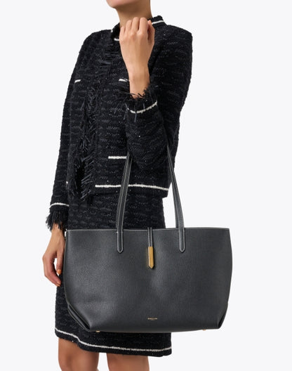 tokyo-black-grain-leather-tote-bag_look.jpeg