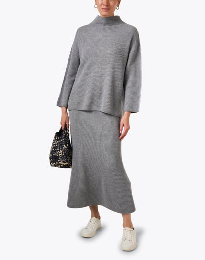 agile-grey-wool-skirt_look.jpeg