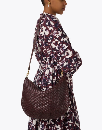 moyen-plum-woven-leather-messenger-bag_look.jpeg