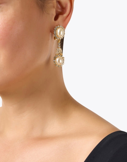 cultura-pearl-drop-earrings_look.jpeg