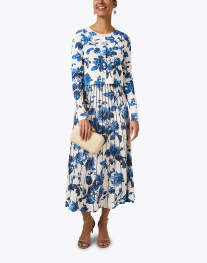 tavira-blue-and-white-floral-print-skirt_look.jpeg