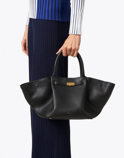 midi-new-york-black-leather-tote_look.jpeg