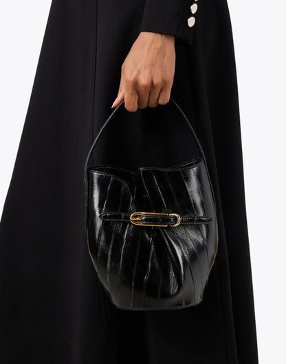 black-eel-leather-bucket-bag_look.jpeg