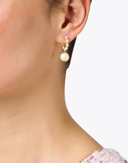 gold-and-pearl-hoop-earrings_look.jpeg