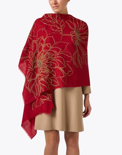 red-and-gold-embroidered-wool-scarf_look.jpeg