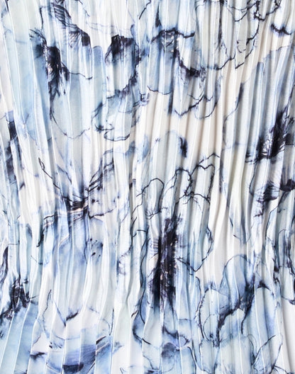 blue-and-white-print-pleated-blouse_fabric.jpeg