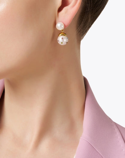 confetti-pearl-drop-earrings_look.jpeg