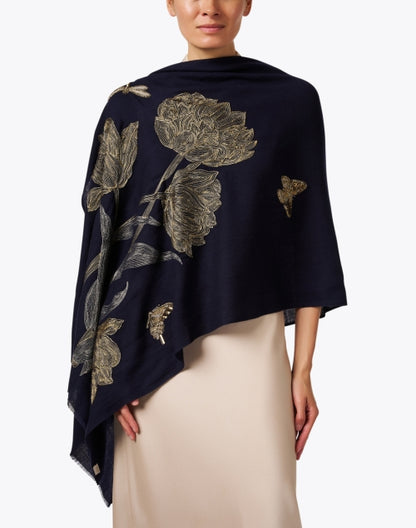 navy-embroidered-merino-wool-scarf_look.jpeg