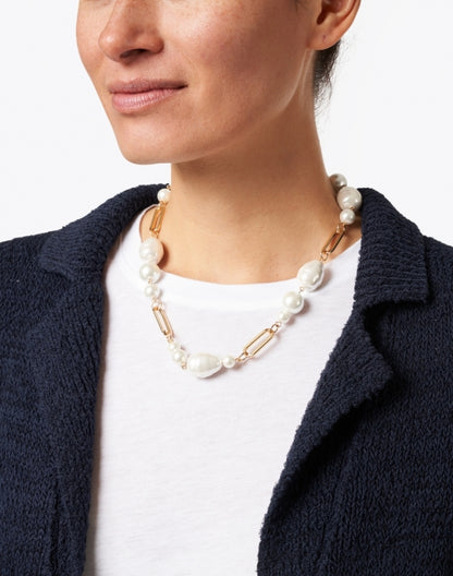 gold-and-pearl-link-necklace_look.jpeg