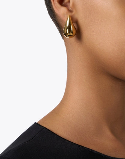 gold-teardrop-earrings_look.jpeg