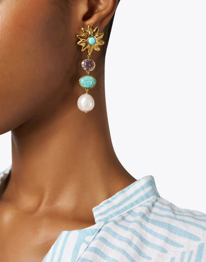 aphrodite-gold-drop-earrings_look.jpeg