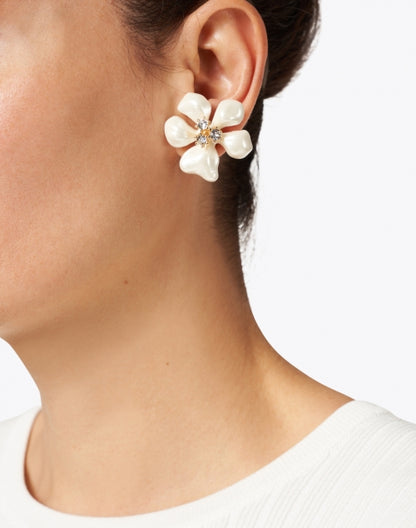 gold-and-white-pearl-flower-clipon-earrings_look.jpeg