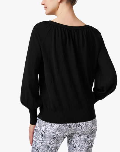 black-balloon-sleeve-sweater_back.jpeg