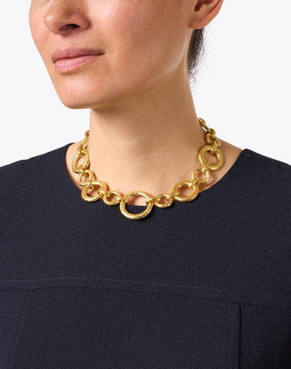 textured-gold-toggle-necklace_look.jpeg