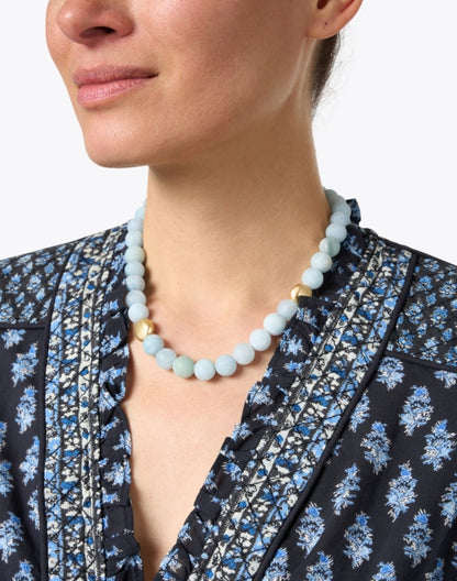 aquamarine-and-gold-beaded-necklace_look.jpeg