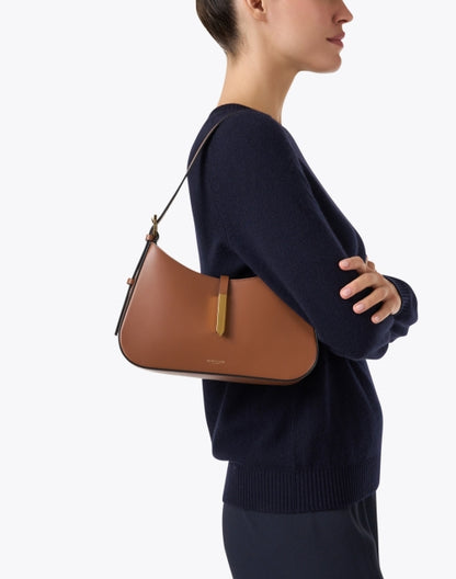 tokyo-brown-leather-shoulder-bag_look.jpeg