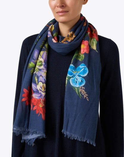 mariposas-floral-print-scarf_look.jpeg