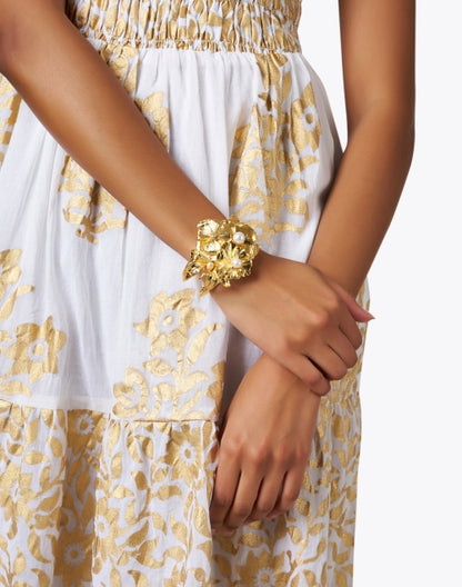 gold-flower-cuff-bracelet_look.jpeg