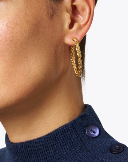 gold-chain-small-hoop-earrings_look.jpeg