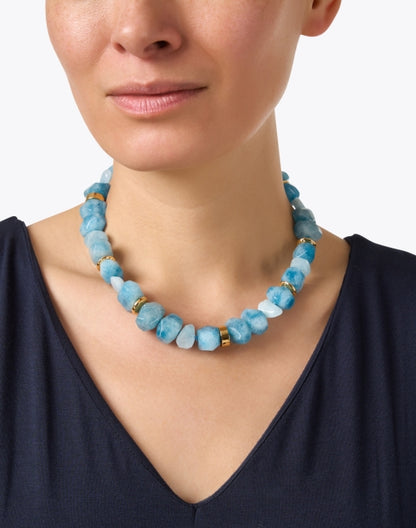 gold-and-blue-stone-necklace_look.jpeg