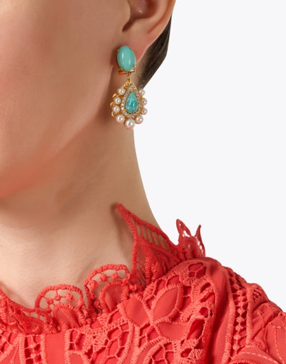 turquoise-drop-earrings_look.jpeg