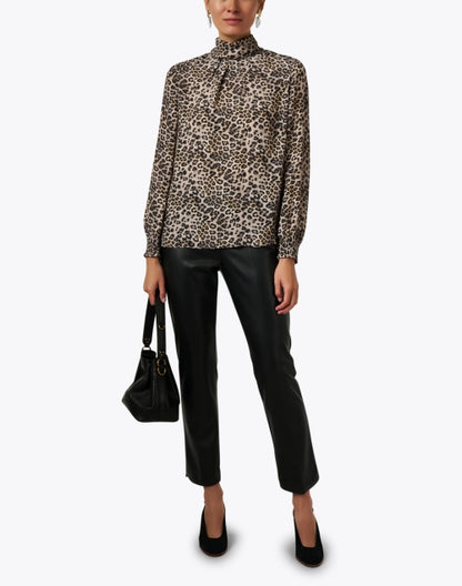 leopard-print-blouse_look.jpeg