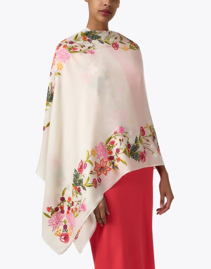 ivory-floral-embroidered-wool-scarf_look.jpeg