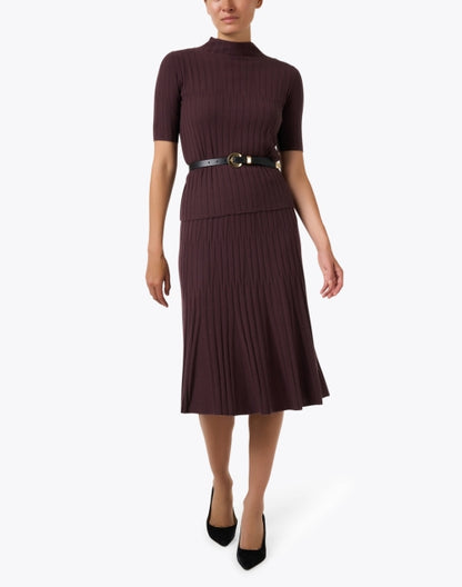 burgundy-ribbed-cashmere-sweater_look.jpeg