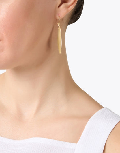 gold-lucite-drop-earrings_look.jpeg