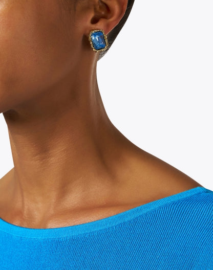 lintzer-blue-stud-clip-earrings_look.jpeg