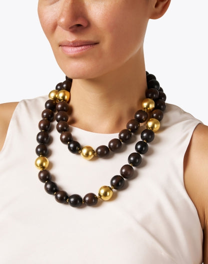 wood-and-gold-beaded-necklace_look.jpeg