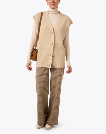 pesco-beige-wool-waistcoat-sweater_look.jpeg