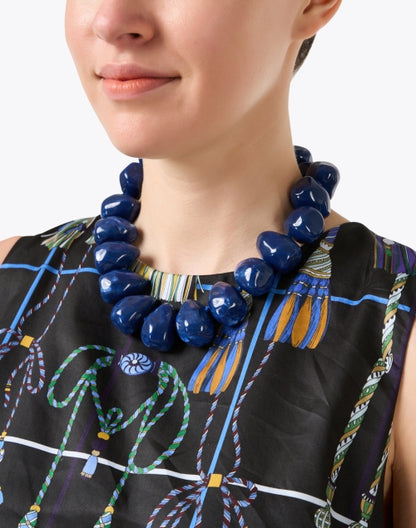 lapis-pebble-necklace_look.jpeg