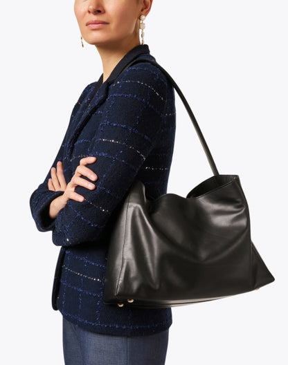 leonore-black-leather-shoulder-bag_look.jpeg